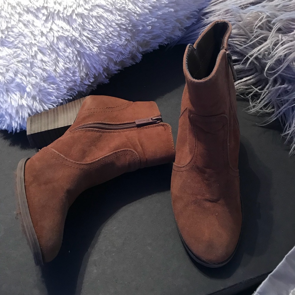 Brown booties 👢